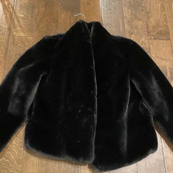 Faux fur short jacket. Size Medium - Picture 3 of 4